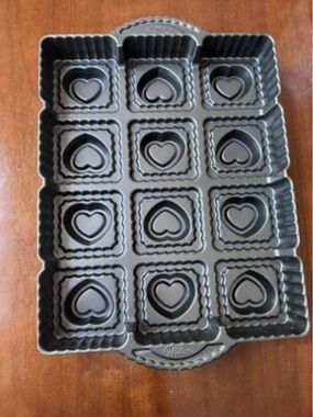 Wilton Nonstick Heart Square Mini Tart Pan - Gray NWOT